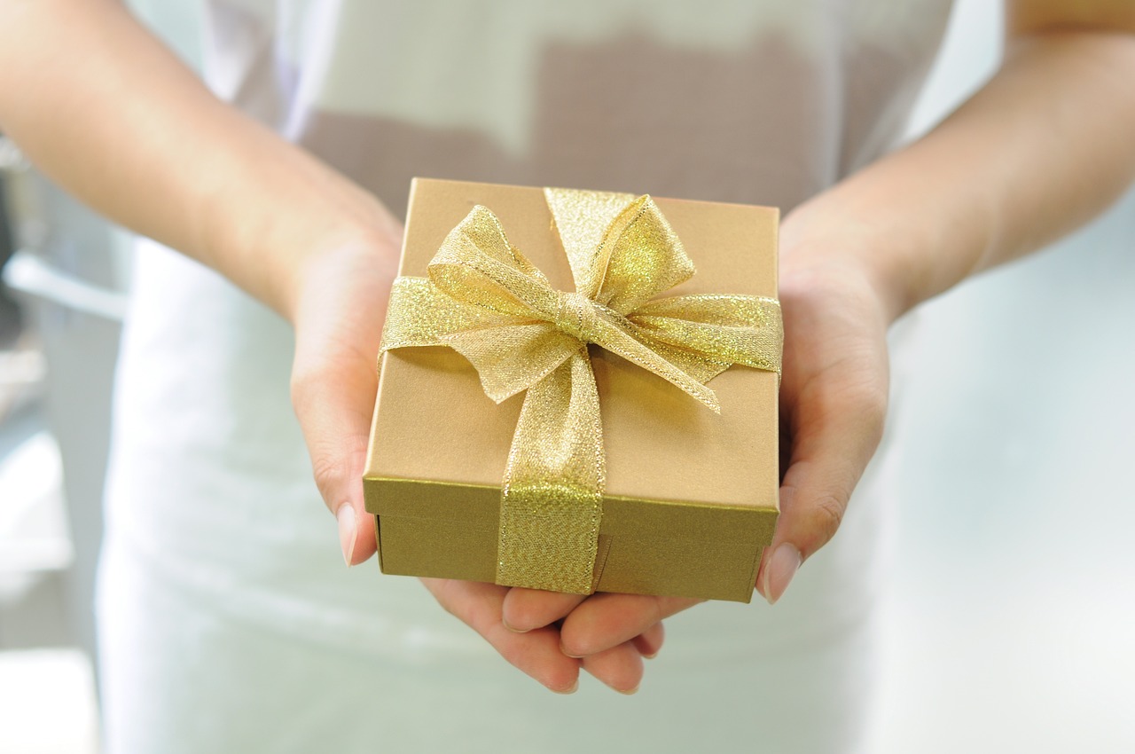 gift-box-gifts-packaging-box-2458012 gift box, gifts, packaging box-2458012.jpg